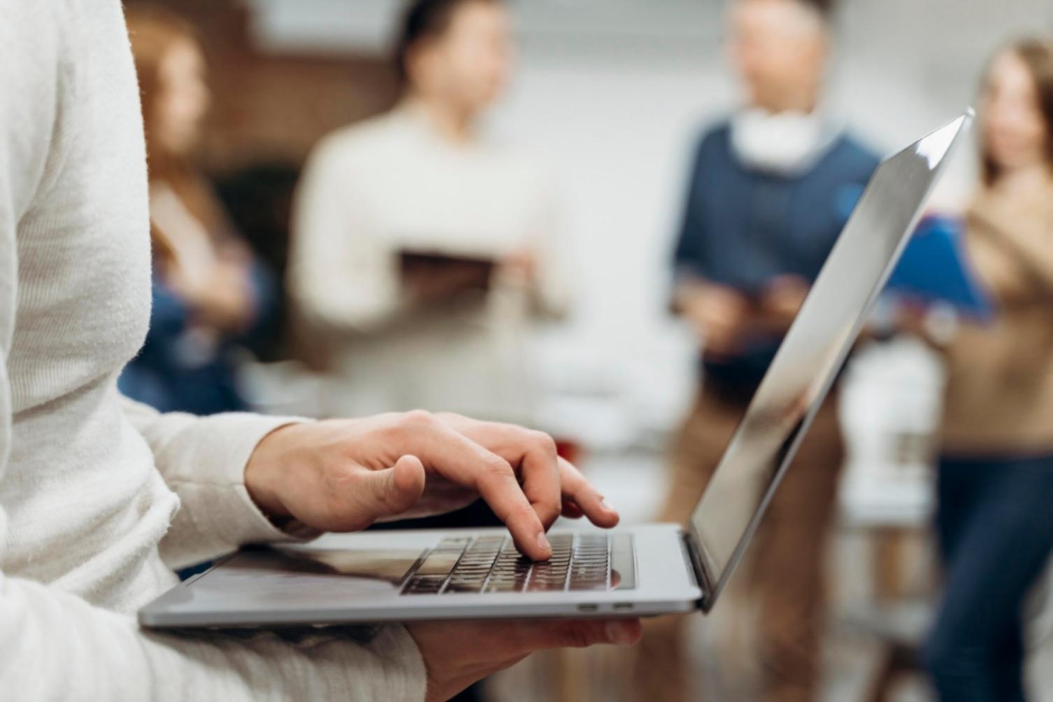 Professionelle Finanzanalyse am Arbeitsplatz mit modernen Tools